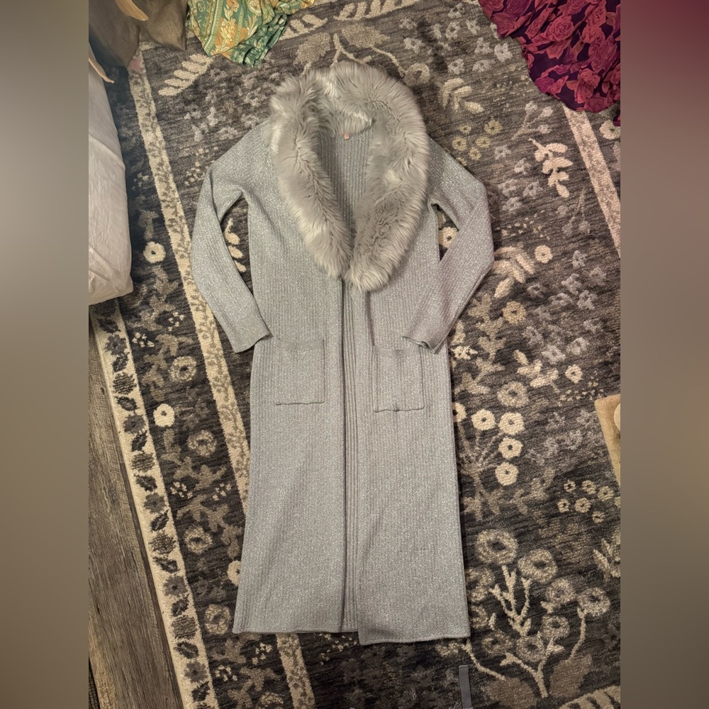 Show Me Your Mumu Lombardi Long Cardi w Silver Rib Knit and Faux Fur Collar - Picture 5 of 9